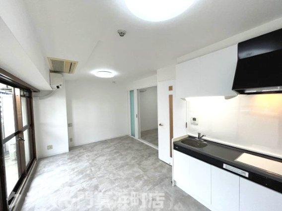 サムティ新大阪WESTの居間・リビング|(参考)同マンション同間取り他部屋の写真