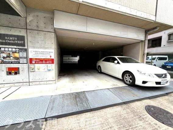 サムティ新大阪WESTの駐車場