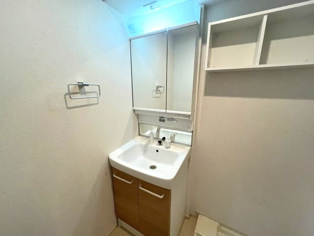 カンツォーネの独立洗面台