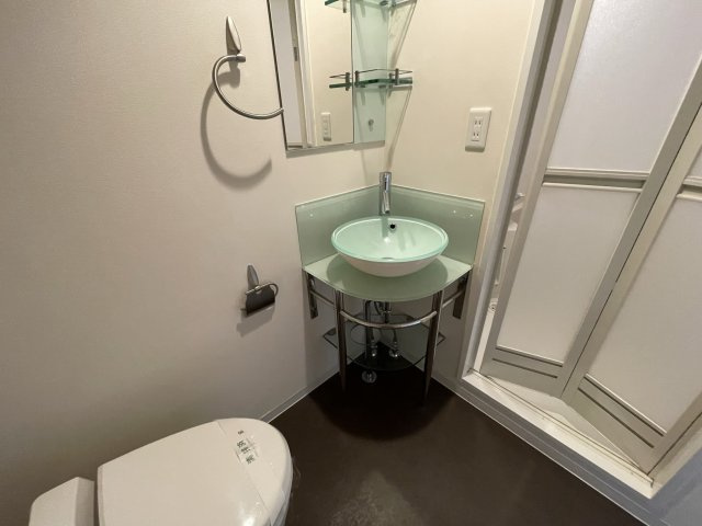 SERENiTE江坂四番館の独立洗面台