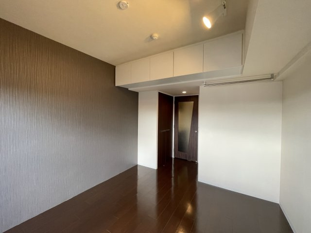 SERENiTE江坂四番館の居間・リビング