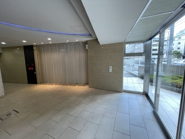 SERENiTE江坂四番館のエントランス