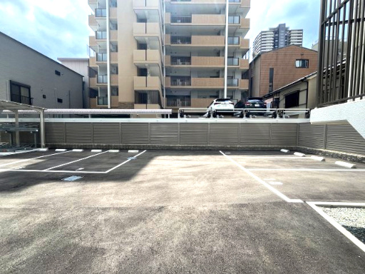 リヴェント福島の駐車場