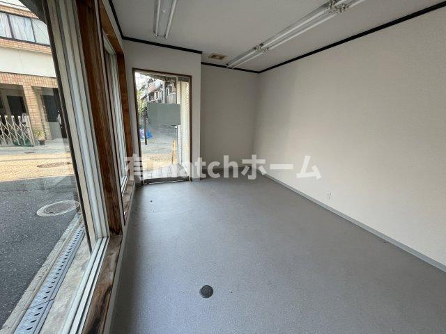 寝屋川市春日町店舗付き住宅の内装