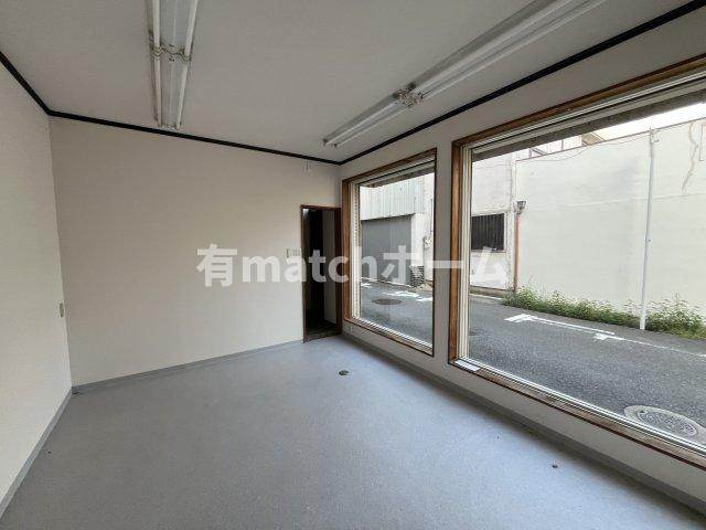 寝屋川市春日町店舗付き住宅の内装