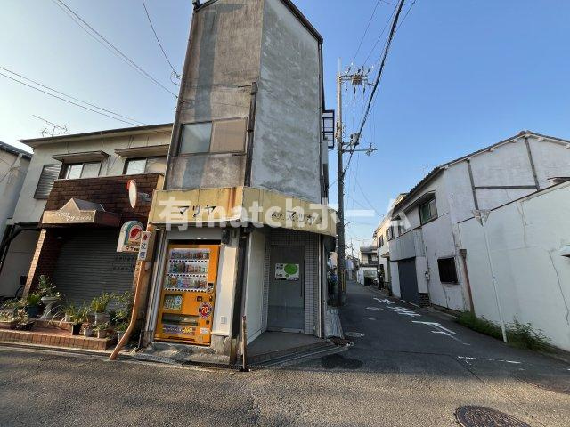 寝屋川市春日町店舗付き住宅の外観