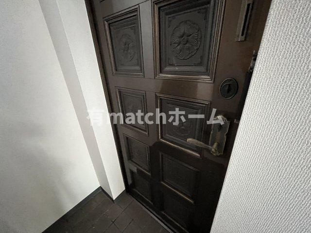 寝屋川市春日町店舗付き住宅の玄関