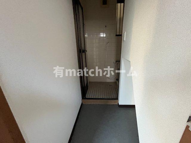 寝屋川市春日町店舗付き住宅の玄関