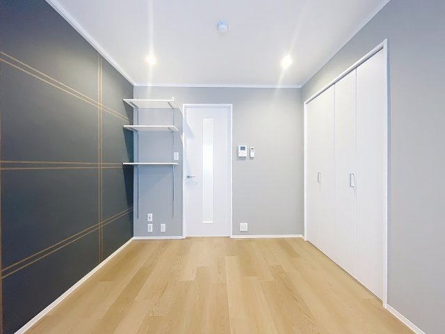 第二下前マンションの洋室|ゆったりした洋室です