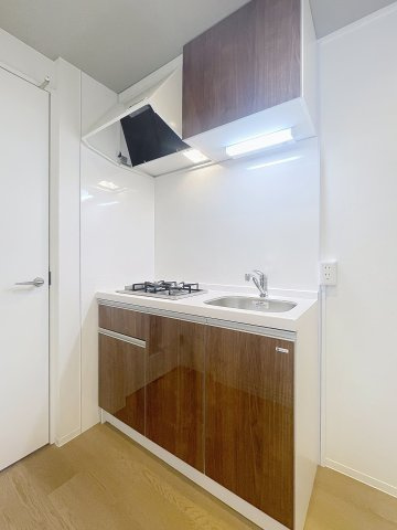 第二下前マンションのキッチン|2口ガスコンロのシステムキッチンです