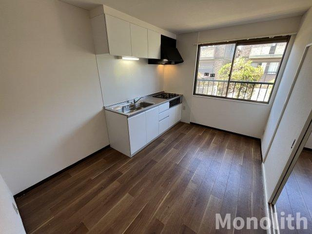 ロイヤルシャルム米田の居間・リビング