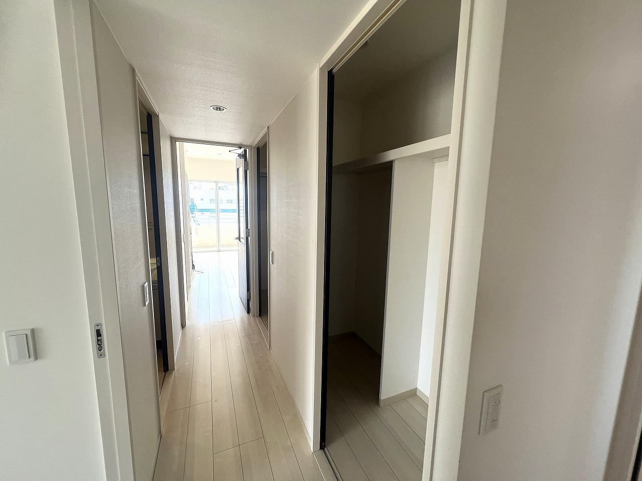 Fステージ泊の収納|廊下側収納２