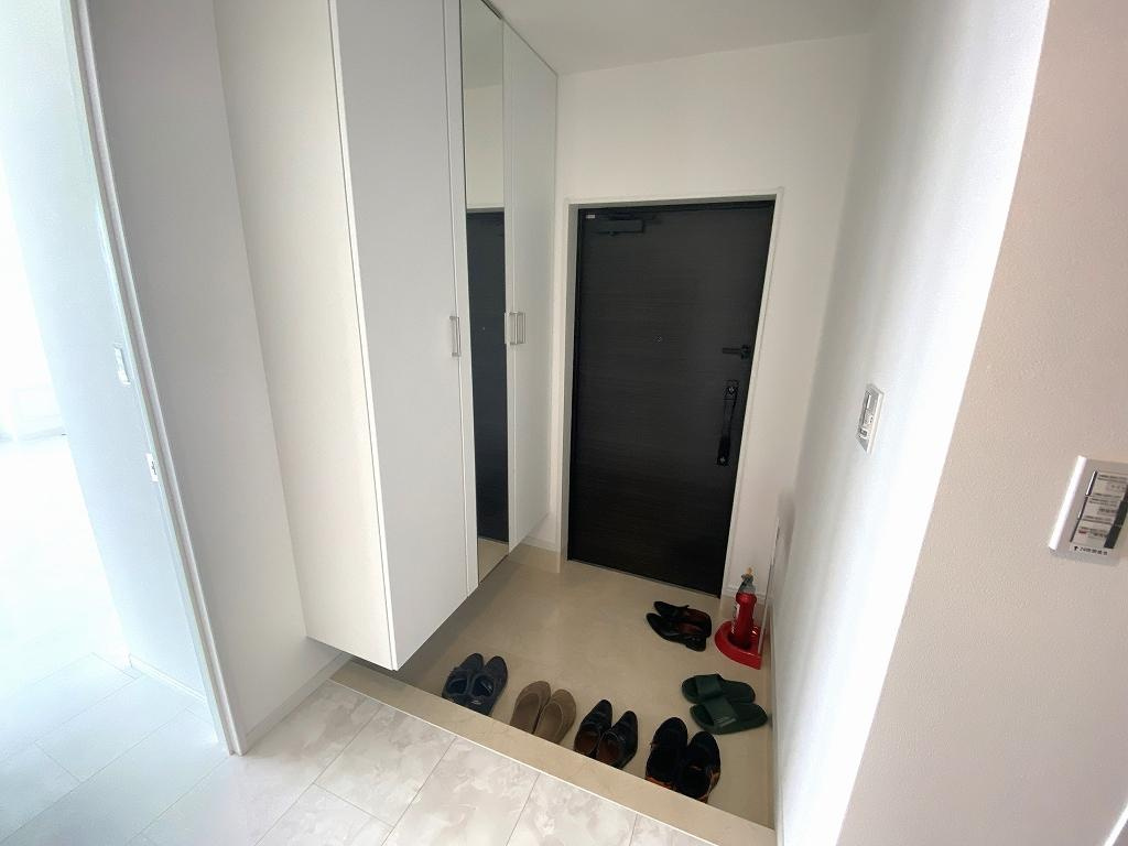 ミルコマンション上地シー＆ベースビューの玄関