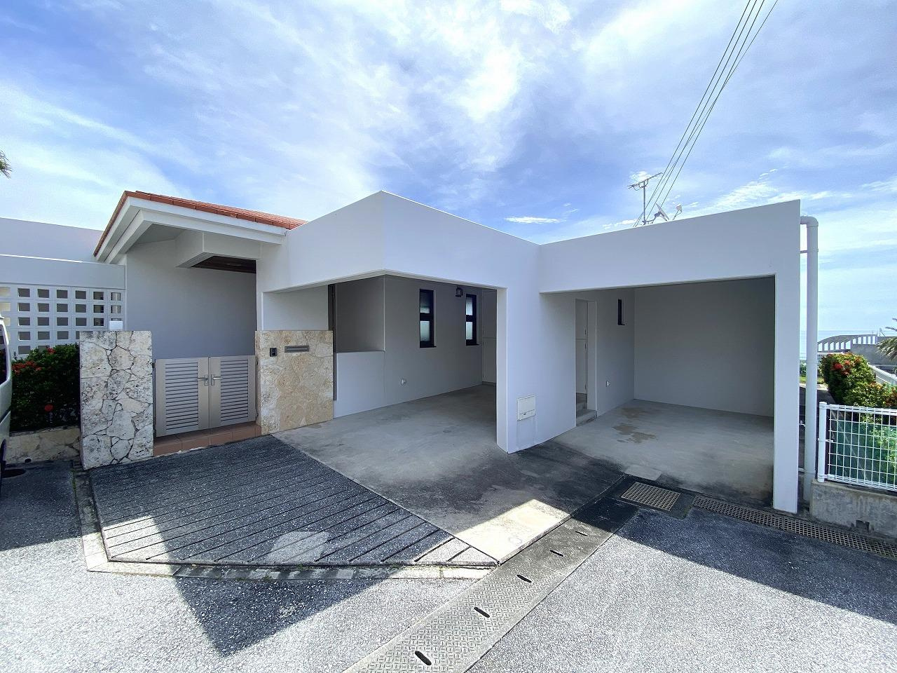 南城市海が見える戸建て賃貸の外観|リビングからもオーシャンビューが望めます。