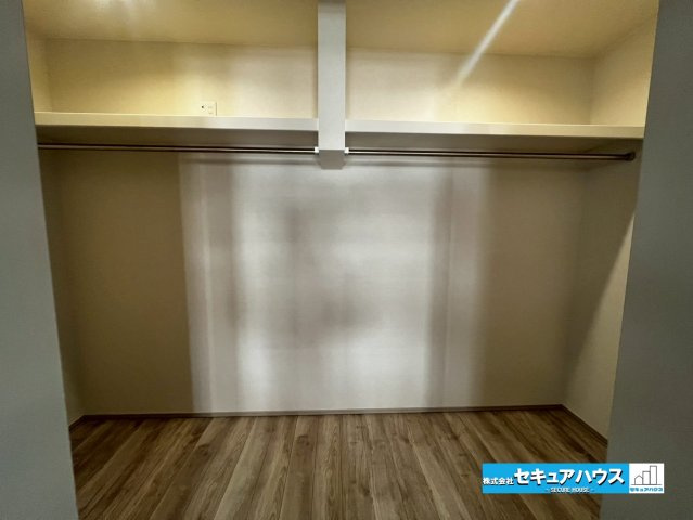 【今からご案内♪】東海市大田町天尾崎　全4棟の収納|【ウォークインクローゼット】
◆お洋服はもちろん、キャリーバッグやゴルフバッグなどの大きなお荷物も収納できます。
