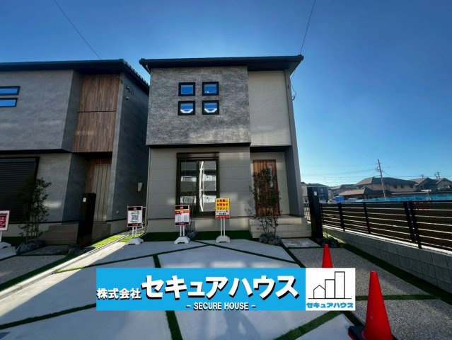 【今からご案内♪】東海市大田町天尾崎　全4棟の外観|■現地外観写真（1号棟）
敷地面積約43坪、建物面積約34坪。
駐車並列3台可能！オプション工事でカーポート設置などいかがでしょうか。その他にも、フェンスなどの「オプション工事」もご提案いたします♪
