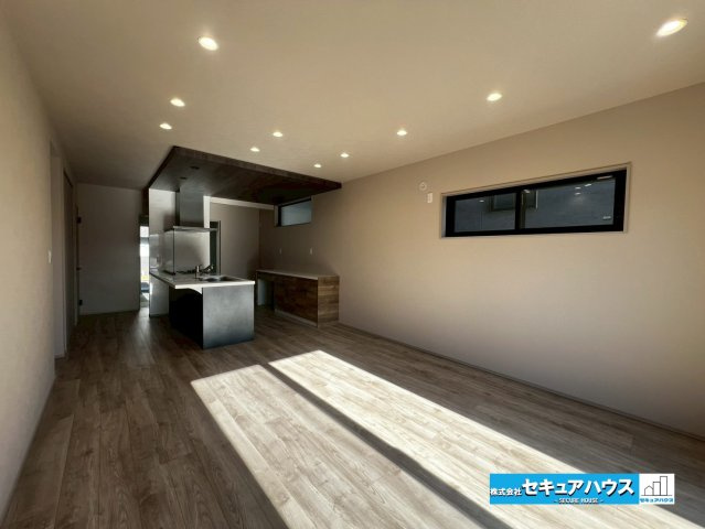 【今からご案内♪】東海市大田町天尾崎　全4棟の居間・リビング|【リビング】
◆広々とした18帖のリビングは大きなテレビやソファなどを置くことができ、理想のリビングをつくることができます。