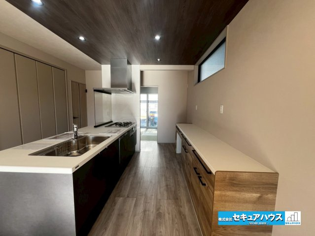 【今からご案内♪】東海市大田町天尾崎　全4棟のキッチン|【キッチン】
◆アイランドキッチンは開放感とデザイン性が高く、家族や友人とコミュニケーションを取りながら料理を楽しめるのが特徴です。