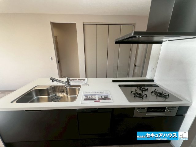 【今からご案内♪】東海市大田町天尾崎　全4棟のキッチン|【キッチン】
◆同時にたくさんの料理が調理できる。「焼く・蒸す・煮る」の工程を同時進行で進めることができるので、料理を素早く作ることができます。育児でバタバタ忙しいママに嬉しい♪