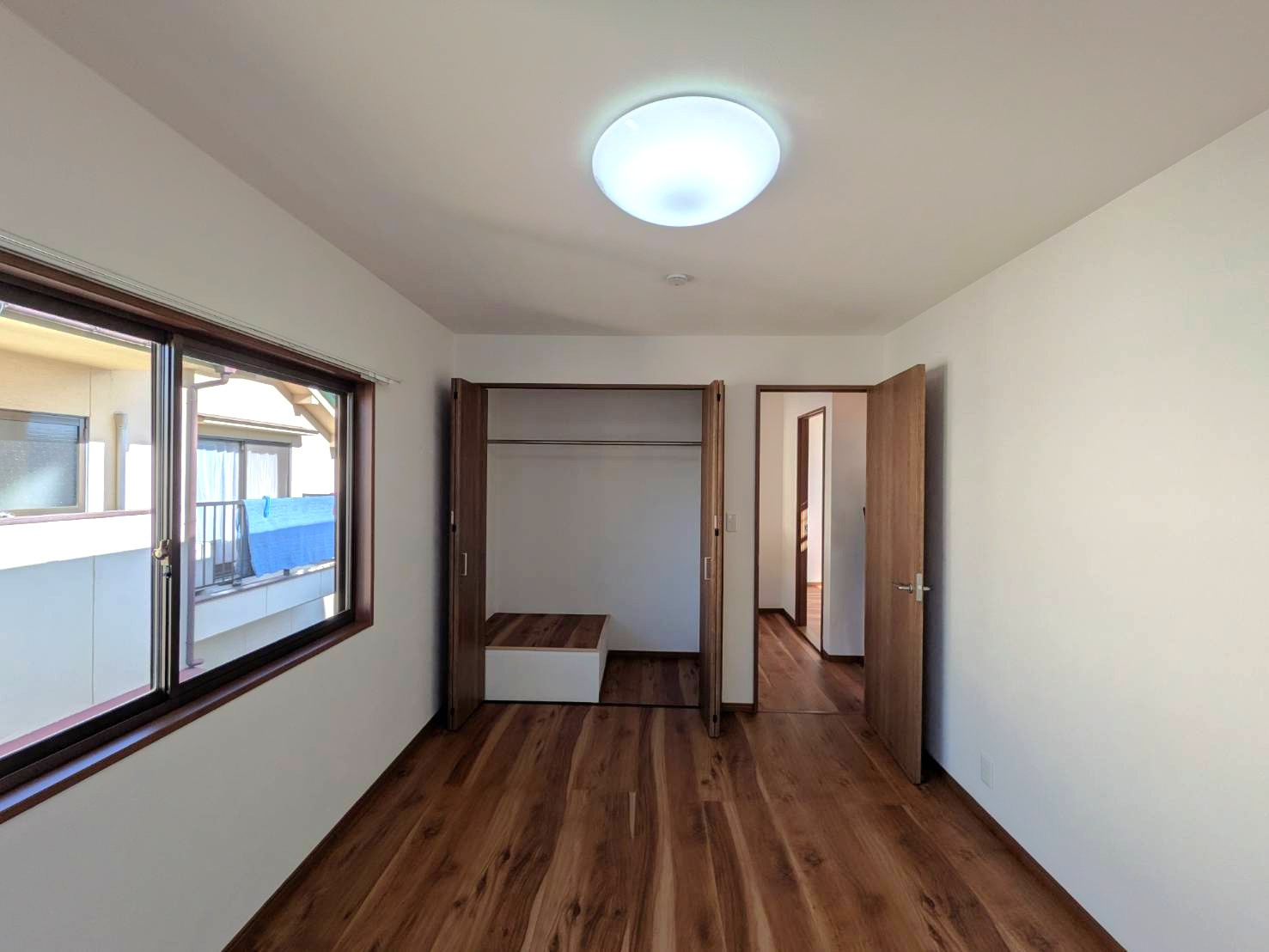 岡山市南区福田リノベーション済み 中古住宅の洋室|◆2階北西洋室6.0畳の様子です。収納力あるクローゼット付き！