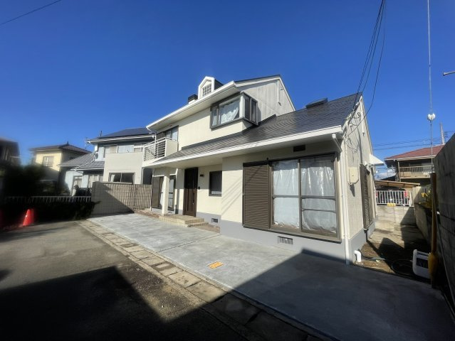 岡山市南区福田リノベーション済み 中古住宅の駐車場|◆駐車スペースは1～2台分ございます（車種による）。