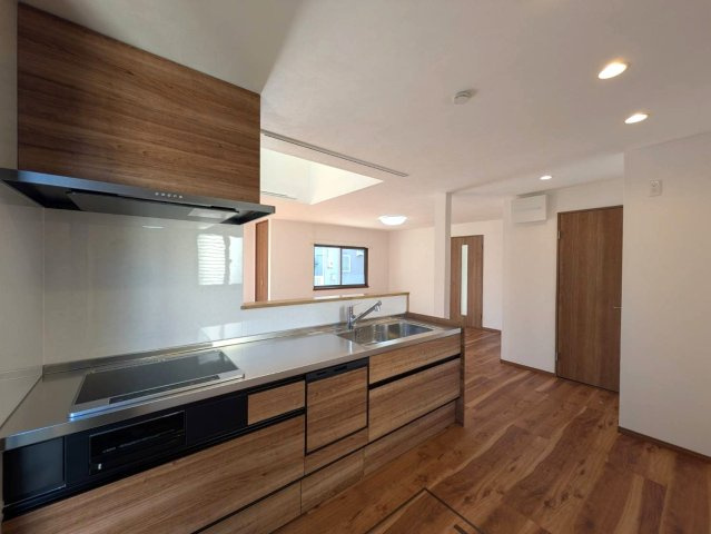 岡山市南区福田リノベーション済み 中古住宅のキッチン|◆IH・食洗機付きのシステムキッチンです。