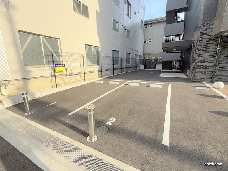 Alivis野田阪神　仲介手数料無料の駐車場