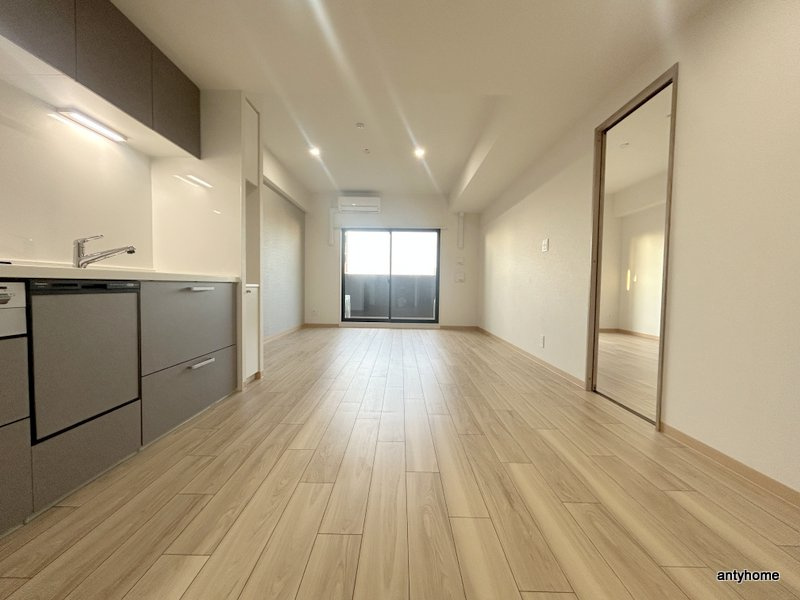 Alivis野田阪神　仲介手数料無料の居間・リビング