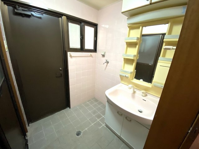 那覇市首里末吉町2丁目戸建ての独立洗面台|那覇市首里｜売戸建て｜アイランドリゾート沖縄