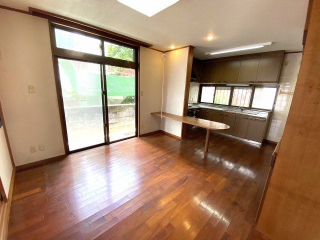 那覇市首里末吉町2丁目戸建ての居間・リビング|那覇市首里｜売戸建て｜アイランドリゾート沖縄