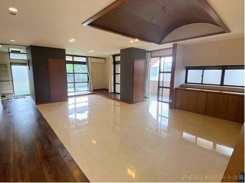 豊見城市高安　３ＬＤＫの居間・リビング|豊見城市高安｜売戸建て｜アイランドリゾート沖縄