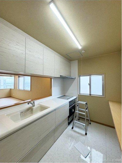 恩納村真栄田　海が近い３階建物件のキッチン|恩納村真栄田リゾート｜売戸建て｜アイランドリゾート沖縄
