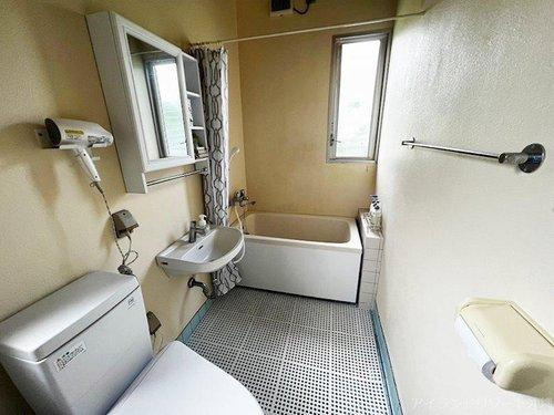 石垣市川平オーシャンビューの平屋建ての浴室|石垣市川平｜海が見える戸建て｜アイランドリゾート沖縄