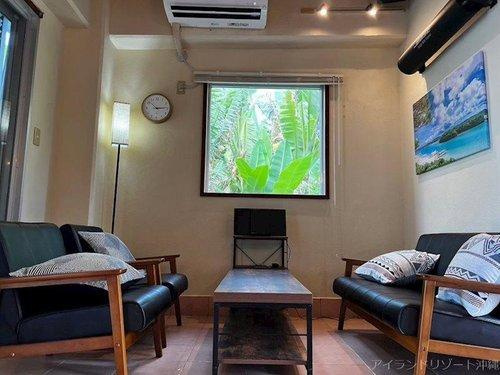 石垣市川平オーシャンビューの平屋建ての居間・リビング|石垣市川平｜海が見える戸建て｜アイランドリゾート沖縄