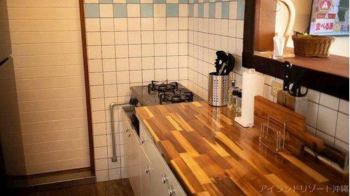 石垣市川平オーシャンビューの平屋建てのキッチン|石垣市川平｜海が見える戸建て｜アイランドリゾート沖縄