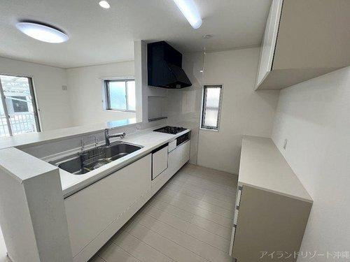 糸満市潮崎町3丁目の戸建てのキッチン|糸満市潮崎｜売戸建て｜アイランドリゾート沖縄