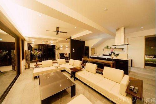 南城市知念　チネンブルーの居間・リビング|南城市｜沖縄リゾート物件｜アイランドリゾート沖縄