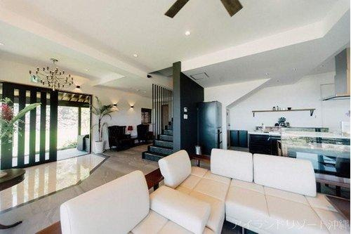 南城市知念　チネンブルーの居間・リビング|南城市｜沖縄リゾート物件｜アイランドリゾート沖縄