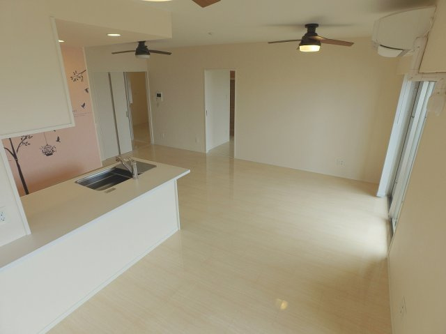 プレサンスロジェ嘉手納レーヴの居間・リビング|嘉手納町売マンション｜プレサンスロジェ嘉手納レーヴ｜アイランドリゾート沖縄