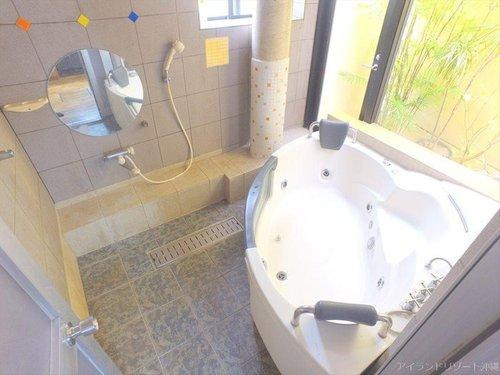 那覇市与儀２丁目、７ＬＤＫ＋２K＋２Kの浴室