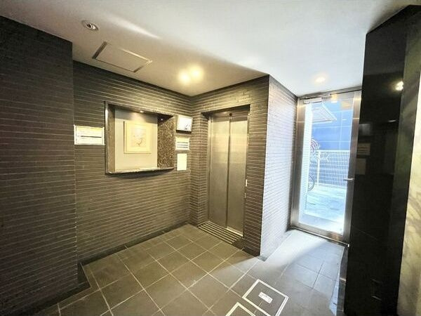 プライマル名古屋吹上のエントランス