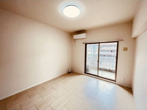 プライマル名古屋吹上の居間・リビング