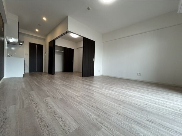 Primal千種luno 8月契約キャンペーン(502 FR1ヶ月共益費込)の居間・リビング