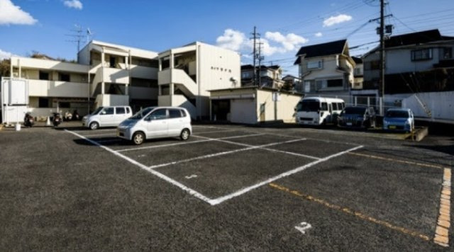 ハイツタナカの駐車場