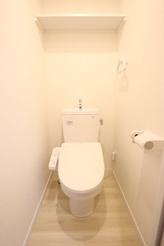 大阪市都島区内代町１丁目の賃貸マンションのトイレ