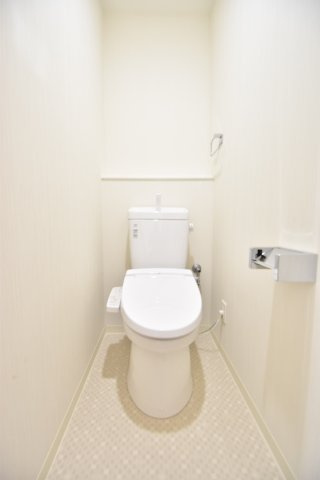 大阪市都島区都島南通１丁目の賃貸マンションのトイレ