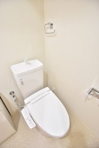 大阪市都島区都島南通１丁目の賃貸マンションのトイレ