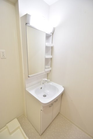 大阪市都島区都島南通１丁目の賃貸マンションの洗面所