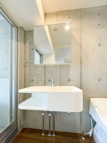 コレクション名駅III (8月契約キャンペーン!　※対象207、305、505号室FR)のトイレ