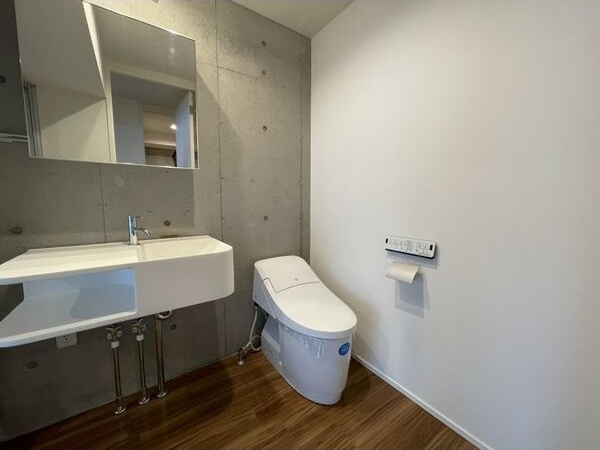 コレクション名駅III (8月契約キャンペーン!　※対象207、305、505号室FR)のトイレ